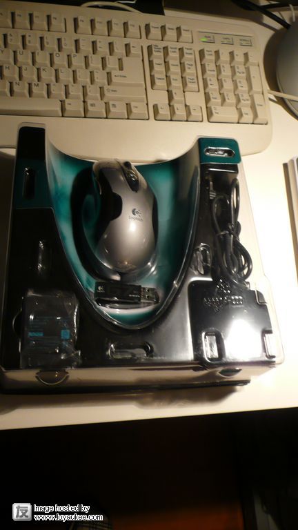 Logitech G7遊戲用無線滑鼠。