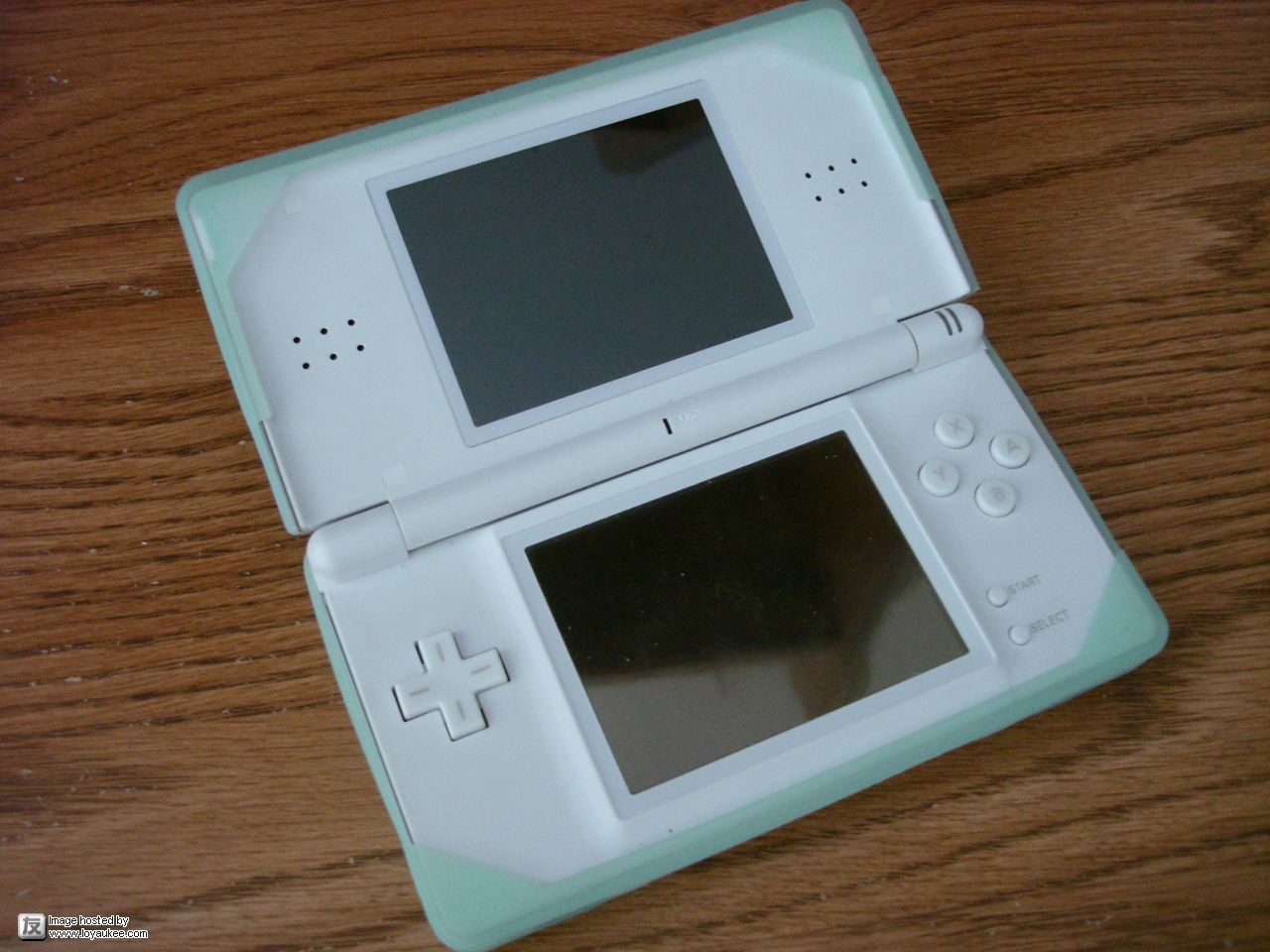 White NDSL + R4 + 1gb MicroSD
