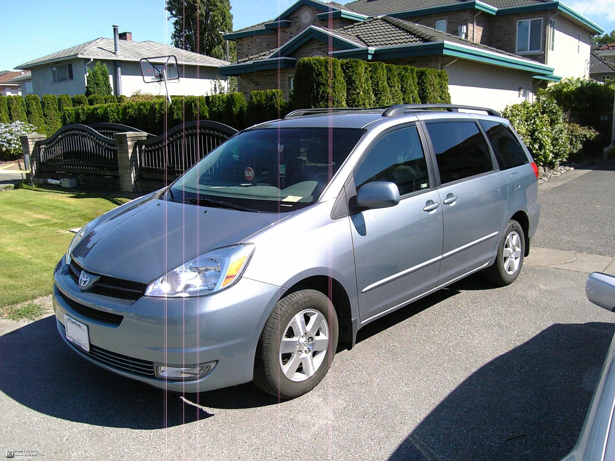 2004 Toyota Sienna LE 7 Passengers