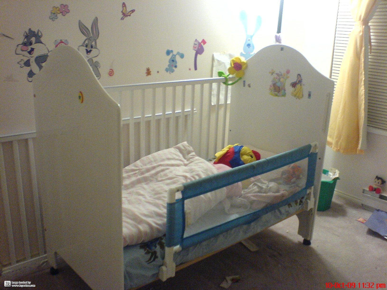 Baby bed with cushion